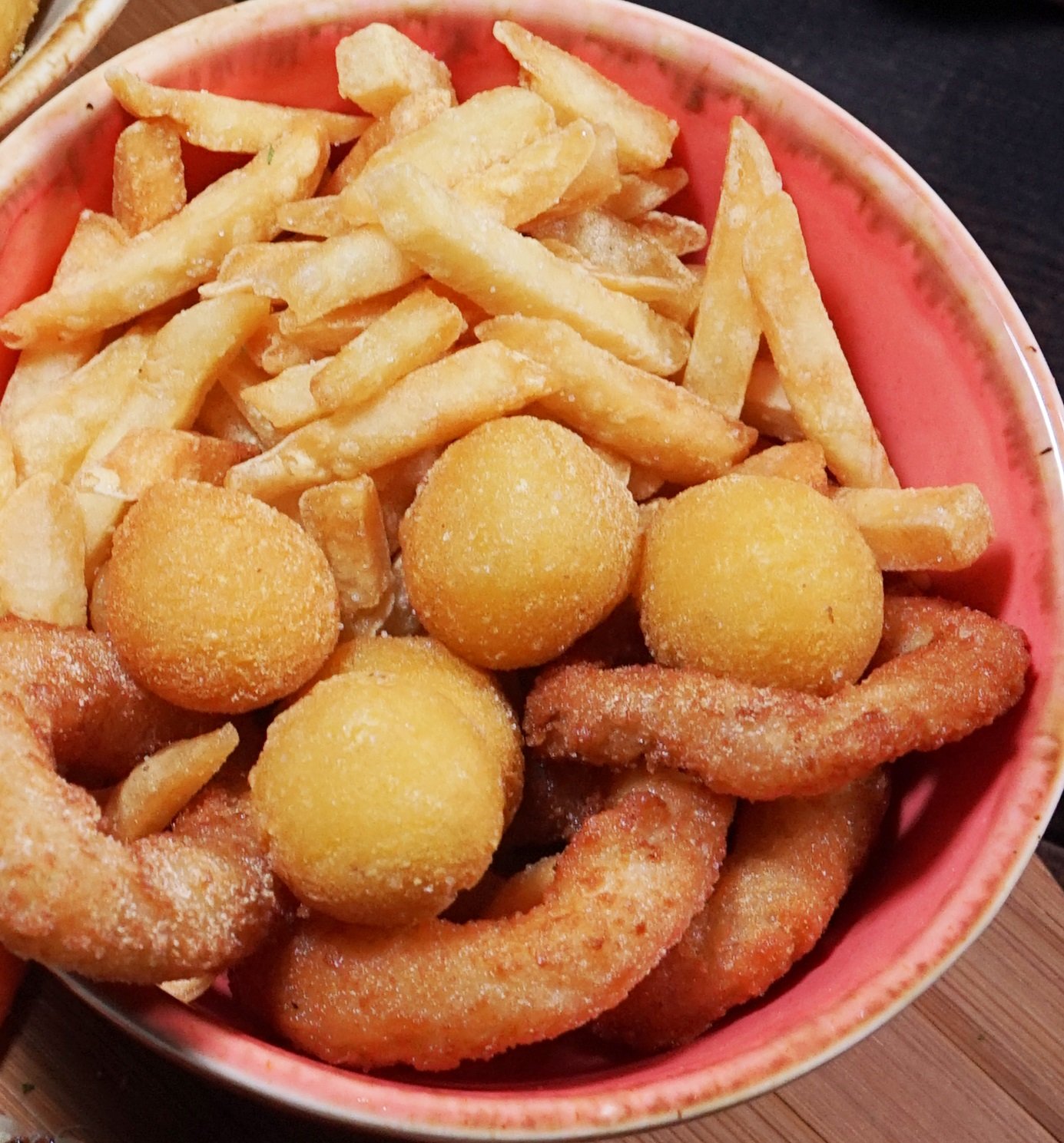 Картофель фри с картофельными шариками