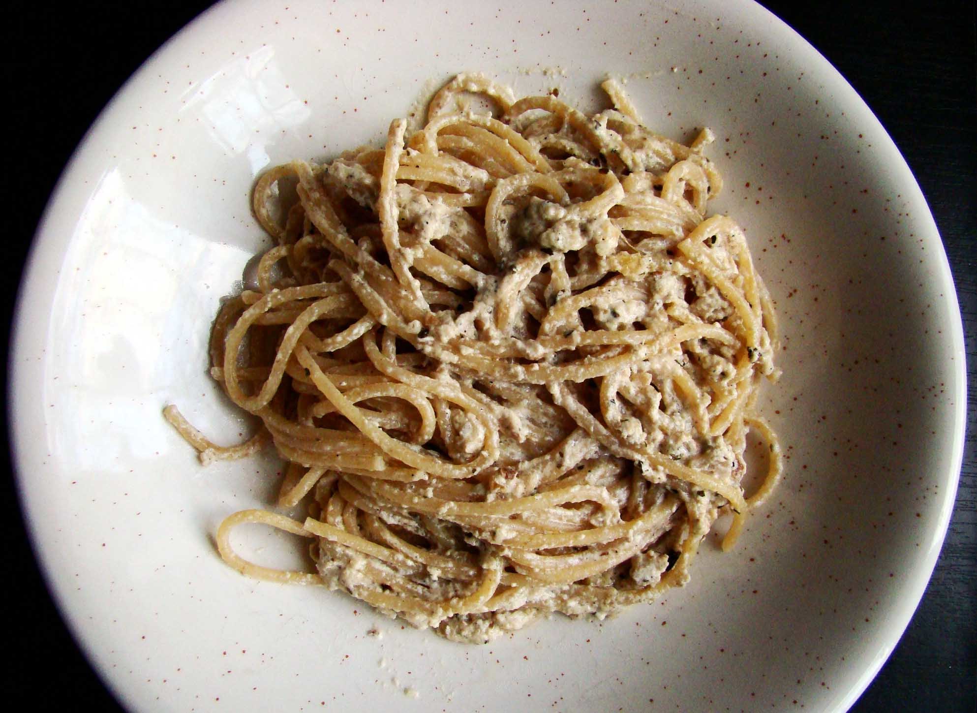 Спагетти  ореховым соусом