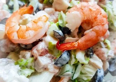 16. Салат кальмар с морепродуктами под майонезом