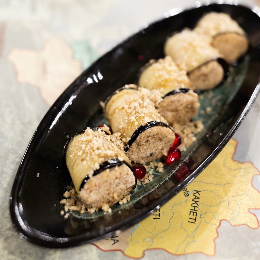 Рулетики из баклажанов с орехами