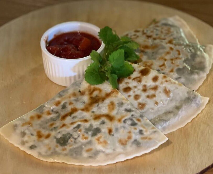 Кутаб с крабом и сыром страчателла