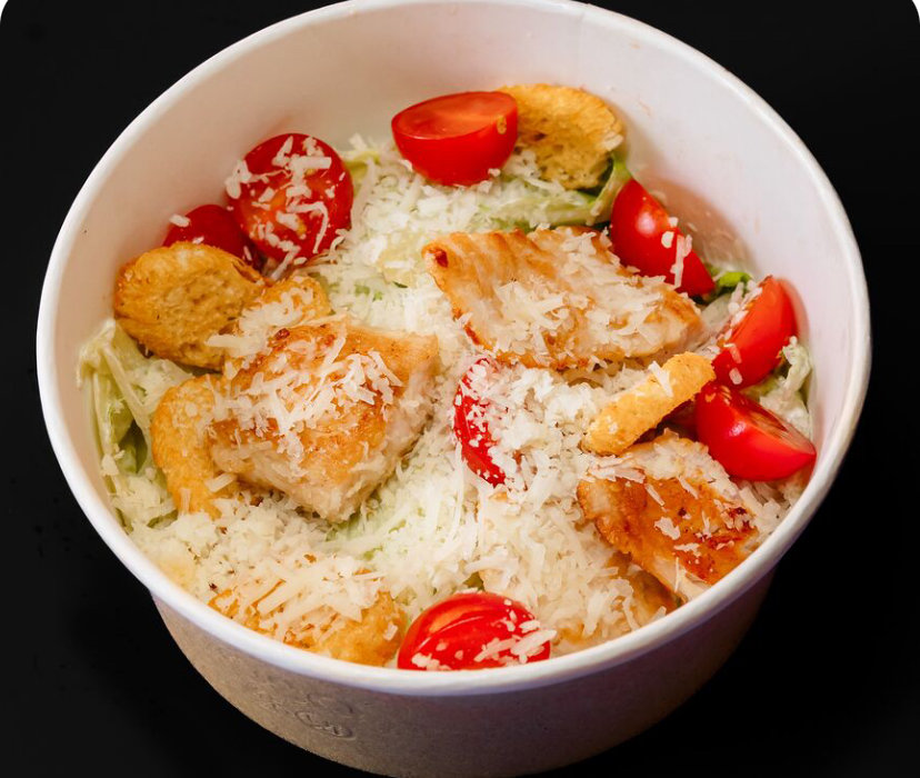 Салат Цезарь с курицей