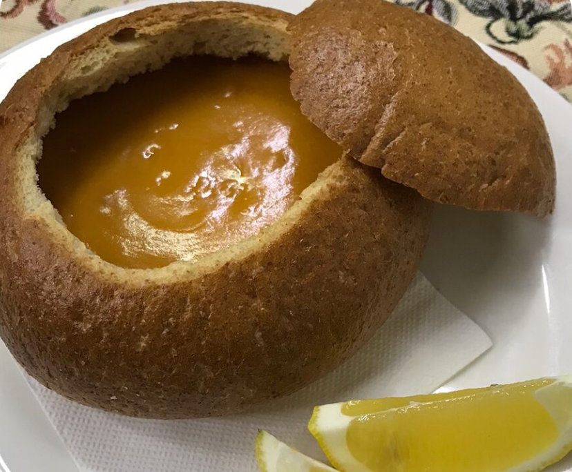 Чечевичный суп в хлебе