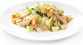 Салат Цезарь с курицей