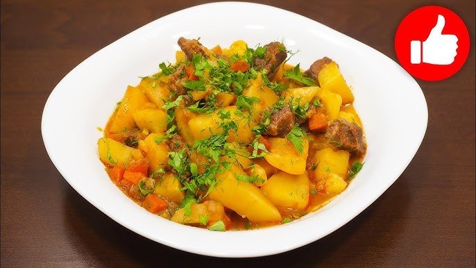 Жаркое с салями и соленым огурцом