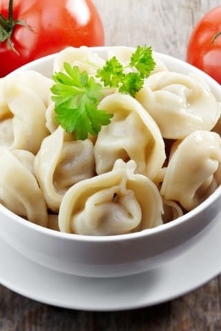 Пельмени домашние с маслом и сметаной