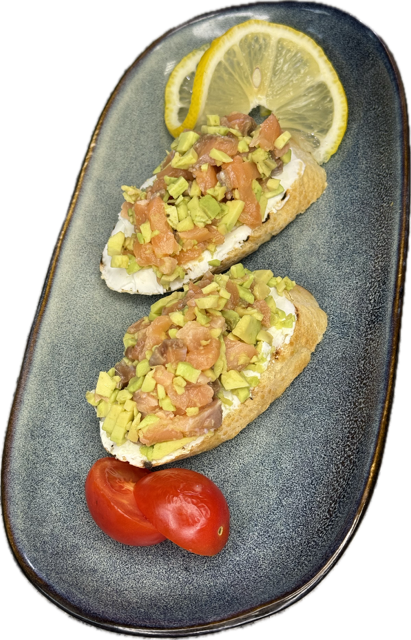 Брускетта с лососем и авокадо