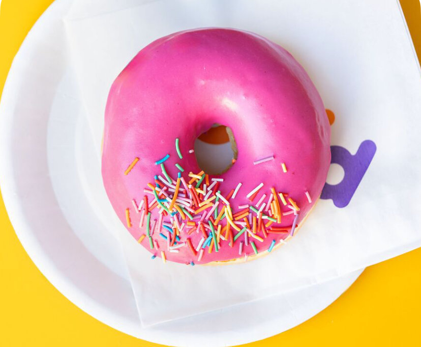 Розовый пончик