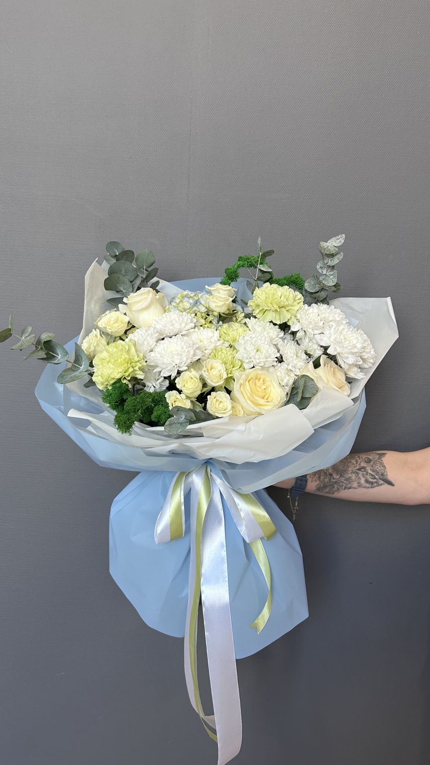 Бело-голубой