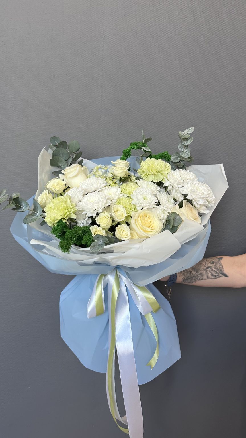 Бело-голубой