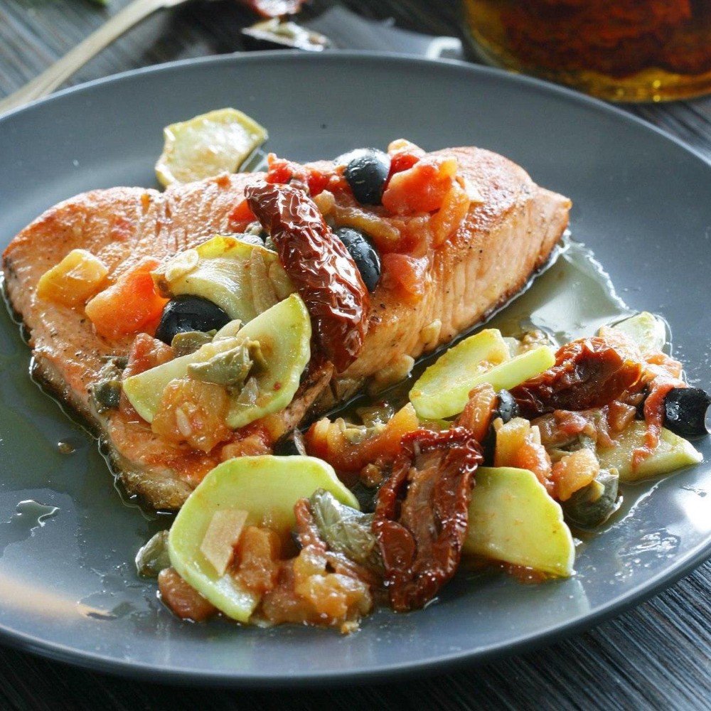 Горячая сковородка с семгой и овощами (1)