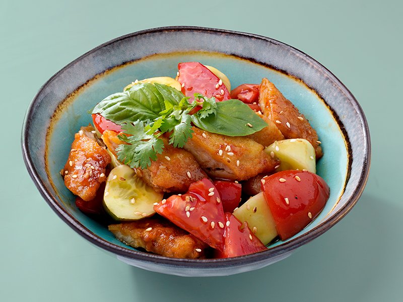 САЛАТ С ХРУСТЯЩЕЙ КУРОЧКОЙ И ОВОЩАМИ