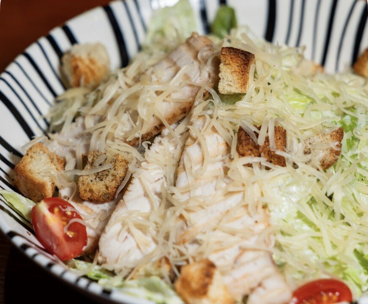 Салат цезарь с курицей