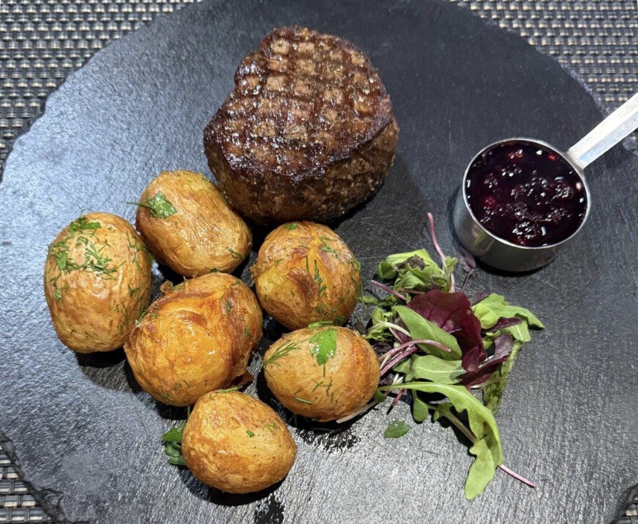 Стейк Филе миньон с беби-картофелем