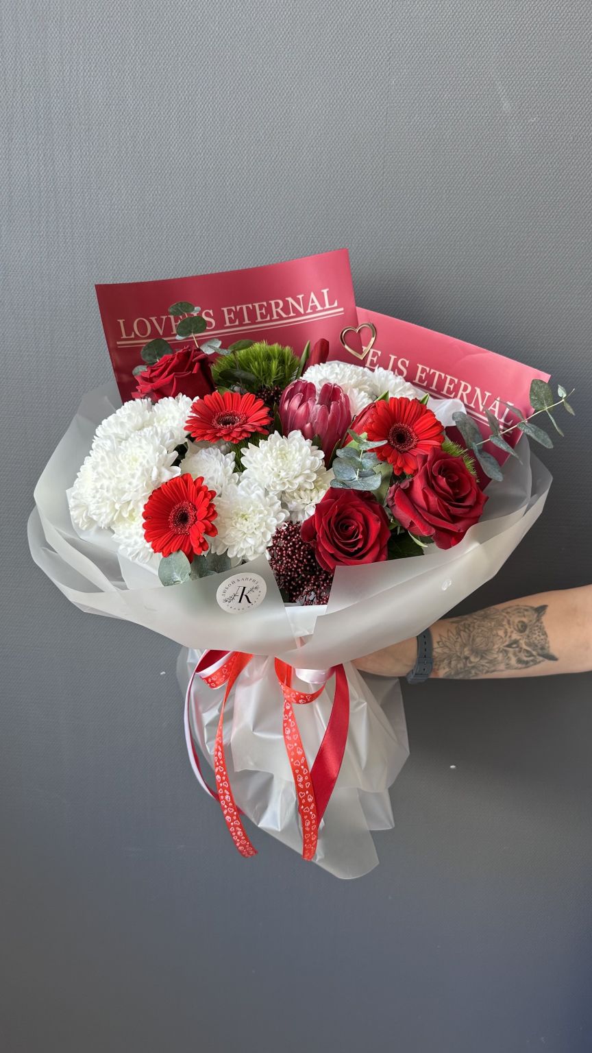 Красный с протеей