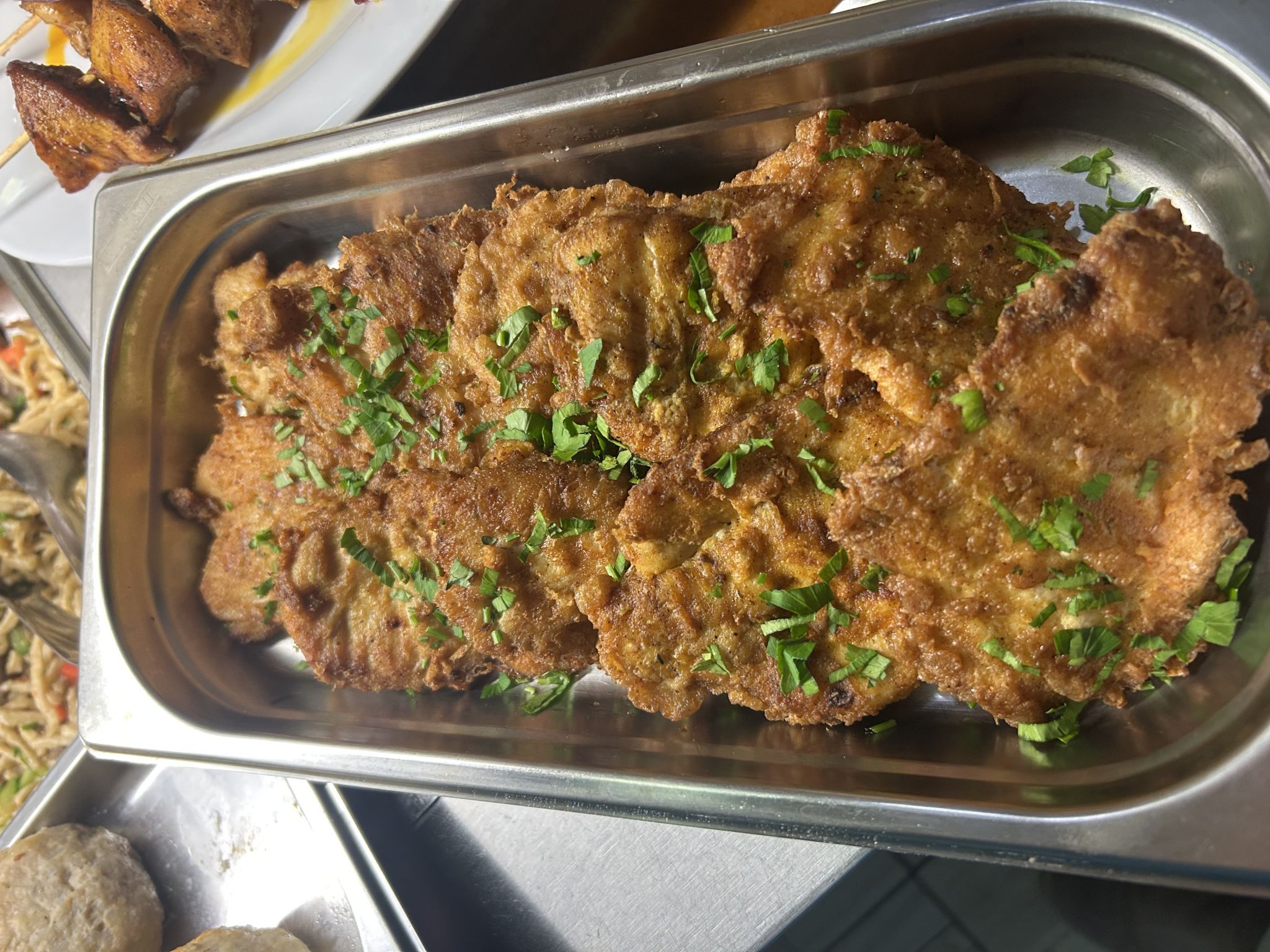 Куринные отбивные в яичным кляре