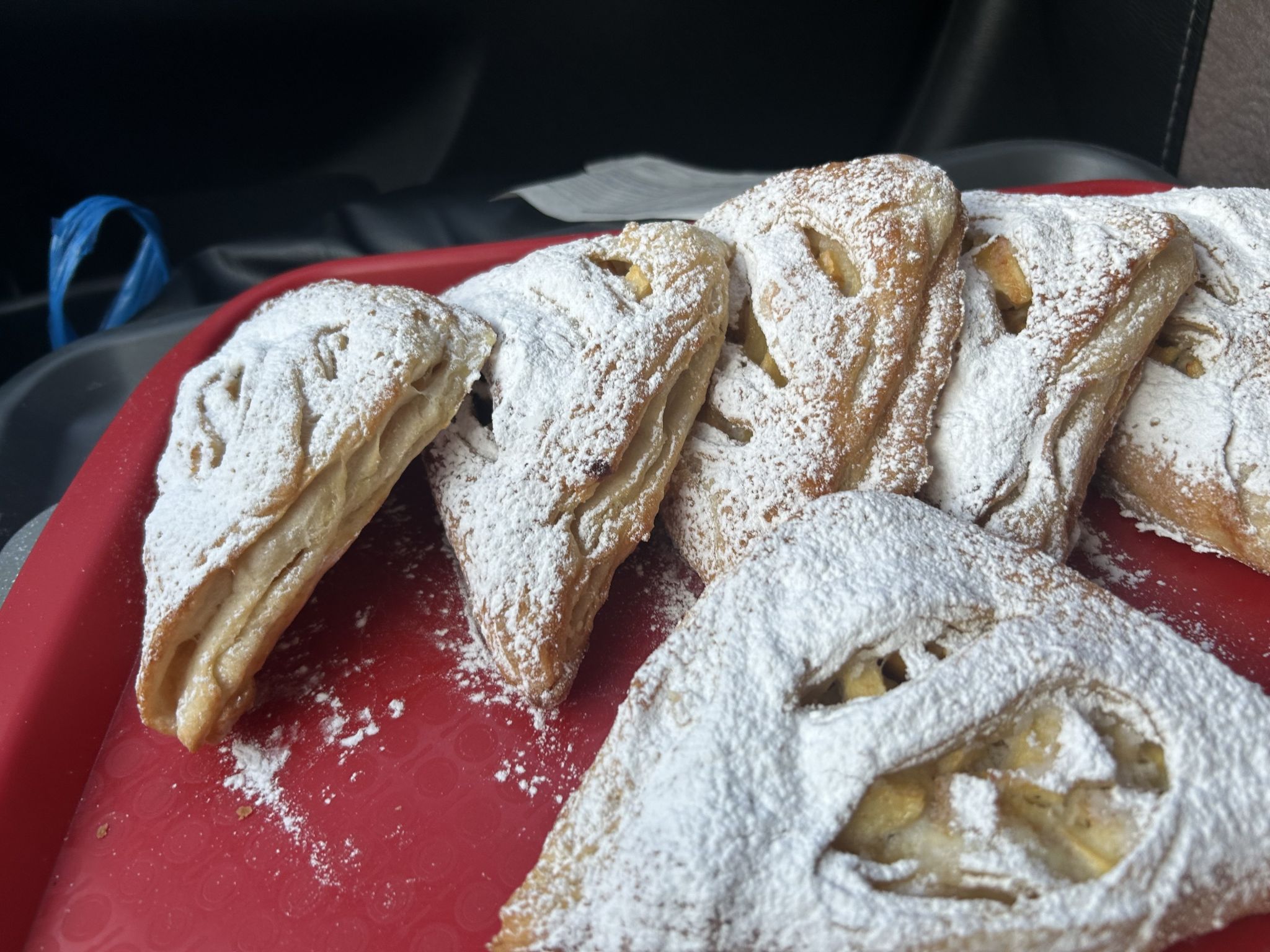 Слойка с яблоком