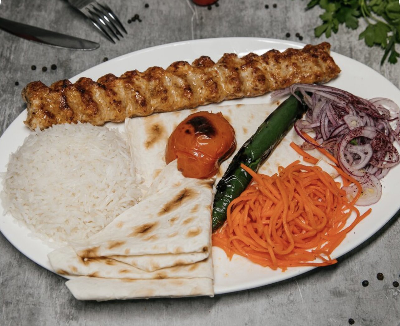 Люля из курицы с гарниром на мангале