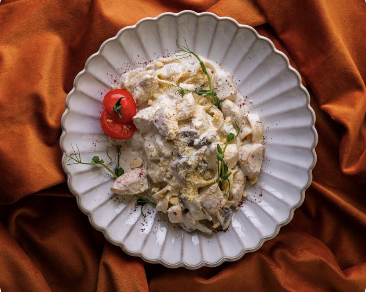 Паста с курицей и грибами