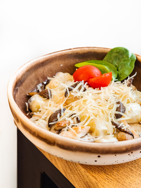 Картофельные клецки с вешенками и курицей
