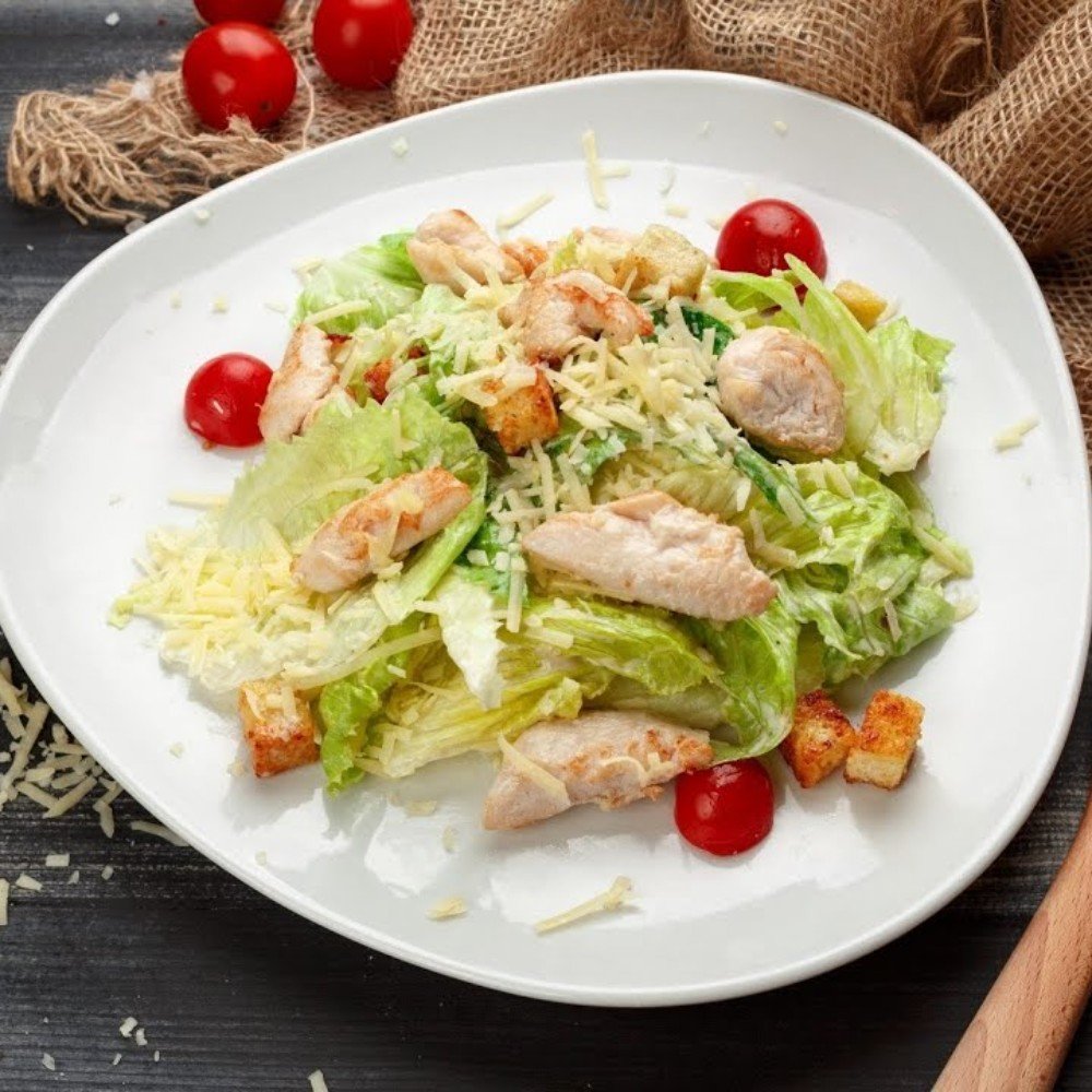 Салат Цезарь с курицей