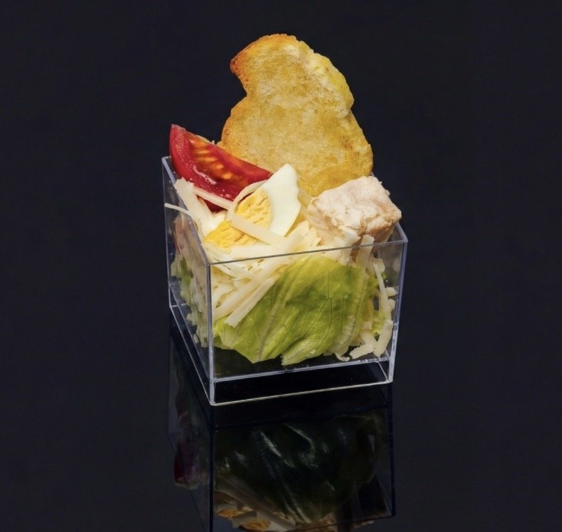 ЦЕЗАРЬ С КУРИЦЕЙ