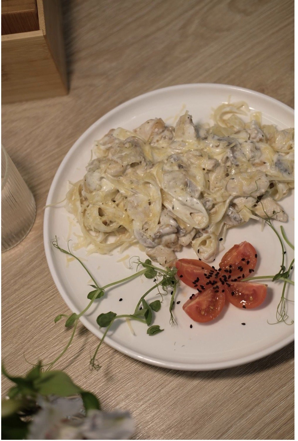 Паста с курицей и грибами