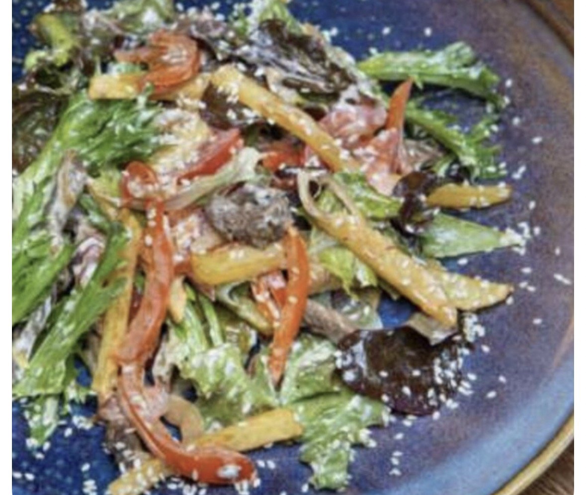 Теплый салат с курицей