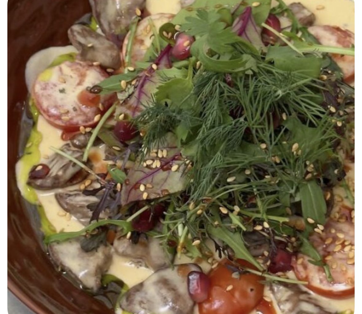 Теплый салат с куриными сердечками